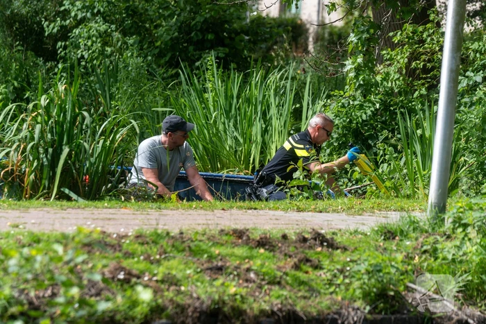 Wapen en telefoons gevonden tijdens zoekactie in water na schietpartij