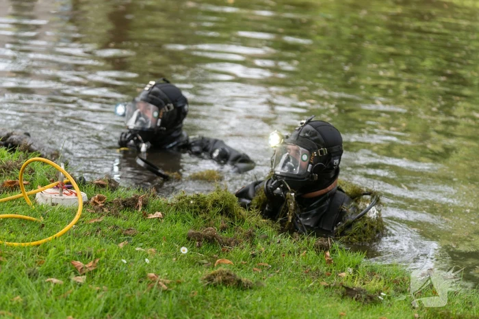 Wapen en telefoons gevonden tijdens zoekactie in water na schietpartij