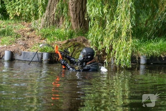 Wapen en telefoons gevonden tijdens zoekactie in water na schietpartij