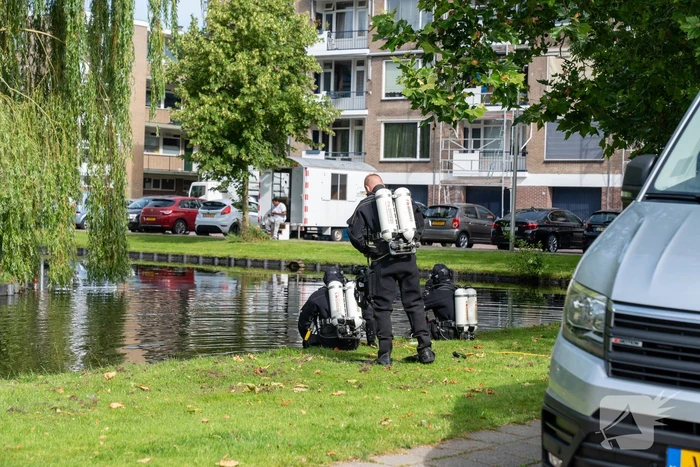 Wapen en telefoons gevonden tijdens zoekactie in water na schietpartij