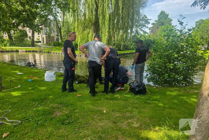 Wapen en telefoons gevonden tijdens zoekactie in water na schietpartij