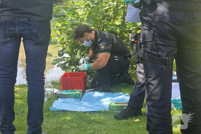 Wapen en telefoons gevonden tijdens zoekactie in water na schietpartij
