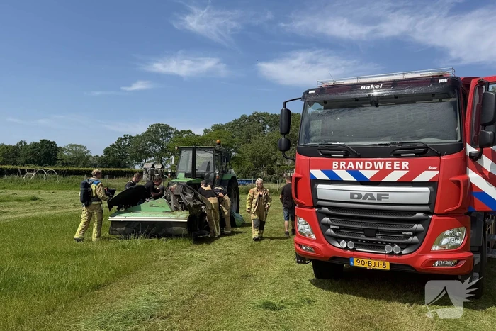 Brand in landbouwvoertuig leidt tot rookontwikkeling