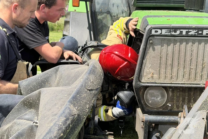 Brand in landbouwvoertuig leidt tot rookontwikkeling