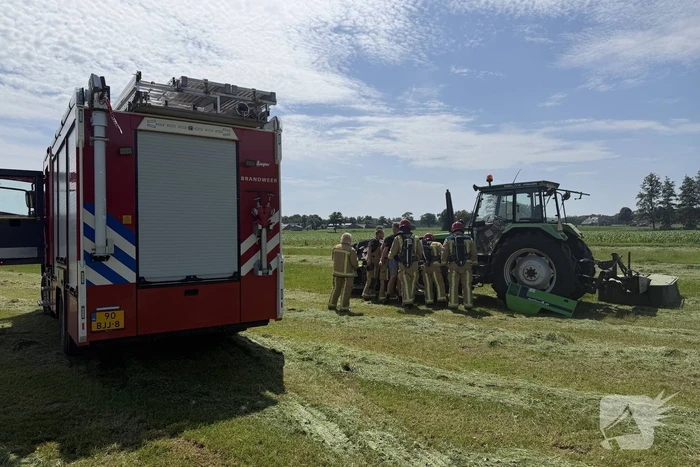 Brand in landbouwvoertuig leidt tot rookontwikkeling