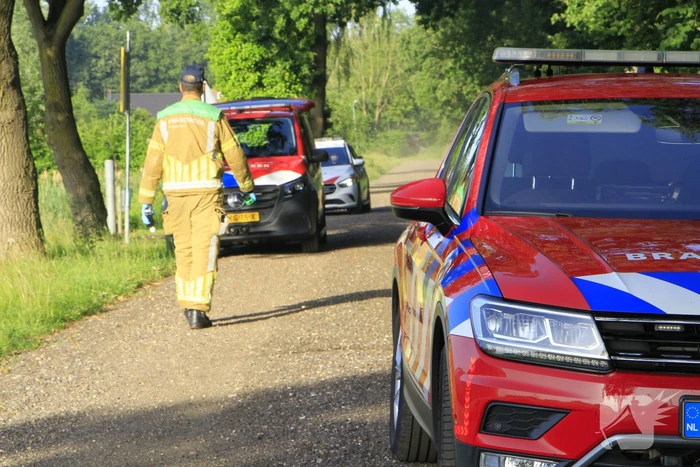 Dampende vaatjes gedumpt langs de weg