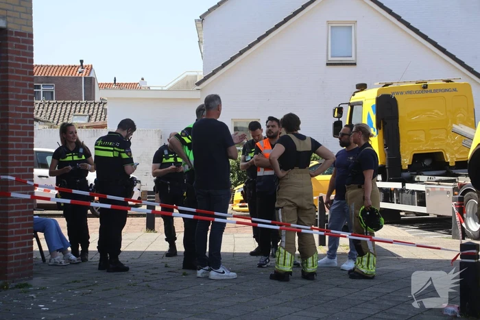 Auto crasht in appartementencomplex