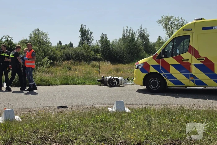 Ongeval tussen bestelbus en scooter