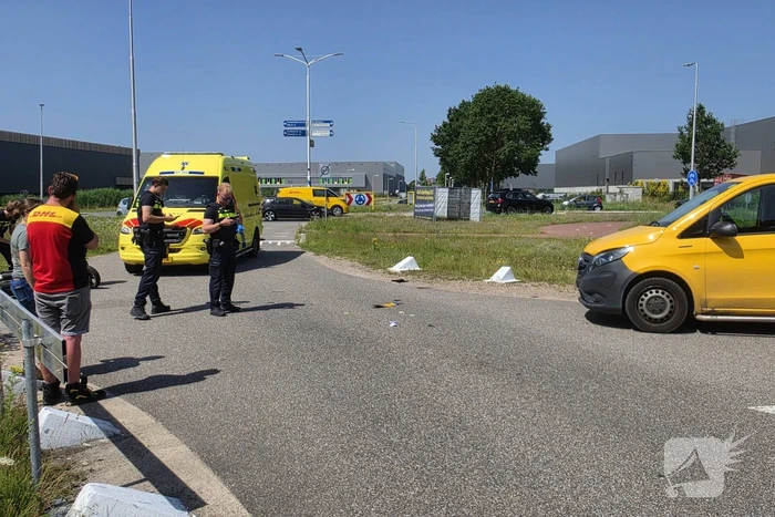 Ongeval tussen bestelbus en scooter