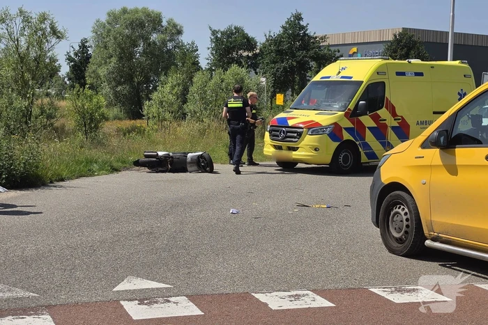 Ongeval tussen bestelbus en scooter