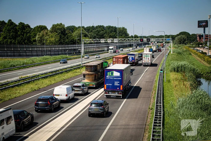 Kop-staartbotsing leidt tot lange files