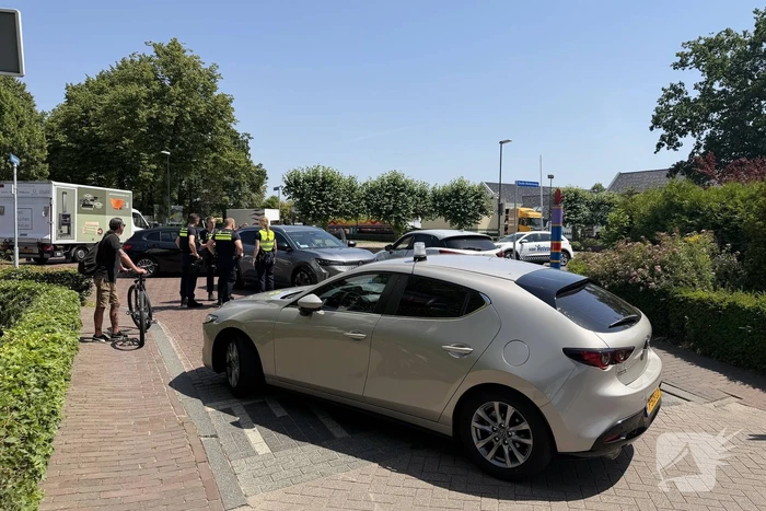 Botsing tussen taxi en personenauto leidt tot gewonde