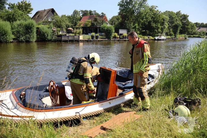 Brandweer onderzoekt recreatievaartuig na brandmelding