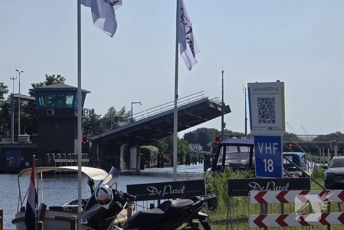 Leimuiderbrug sluit niet meer na doorgang scheepvaart