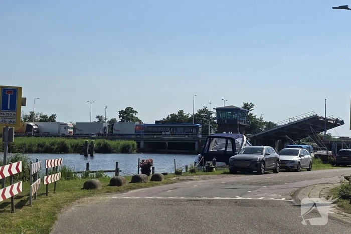 Leimuiderbrug sluit niet meer na doorgang scheepvaart