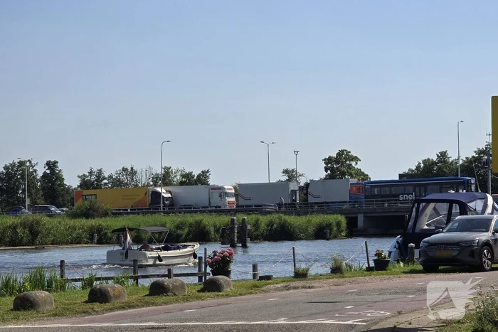 Leimuiderbrug sluit niet meer na doorgang scheepvaart