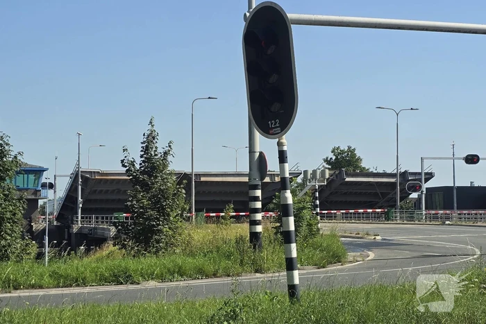 Leimuiderbrug sluit niet meer na doorgang scheepvaart