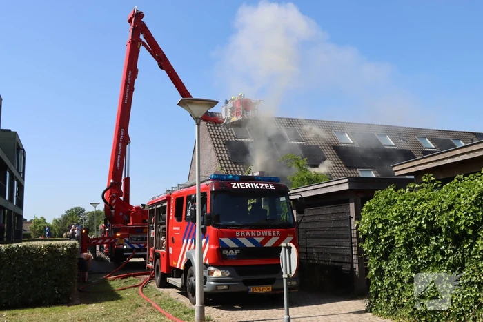 Bewoner nagekeken na uitslaande woningbrand