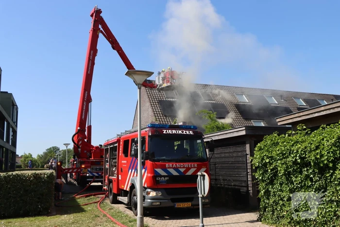 Bewoner nagekeken na uitslaande woningbrand