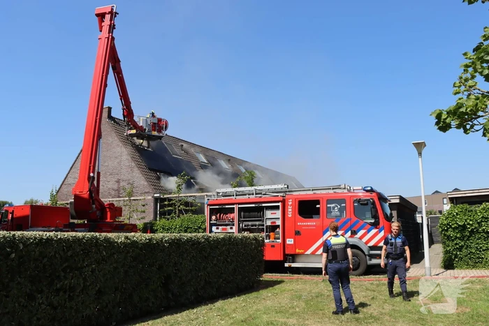 Bewoner nagekeken na uitslaande woningbrand