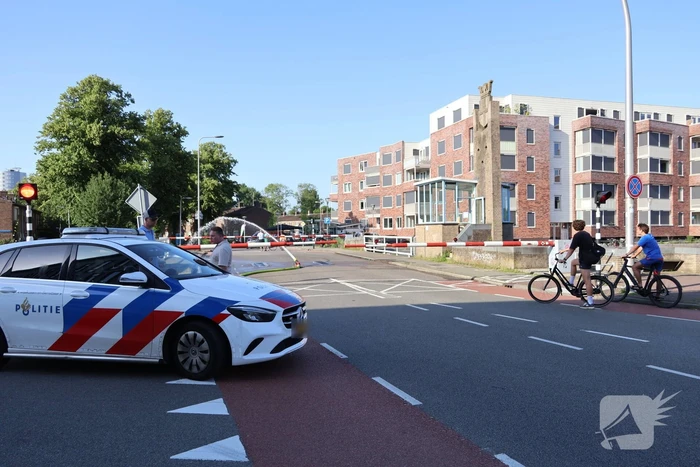 Brandweer moet brug koelen wegens storing door hitte