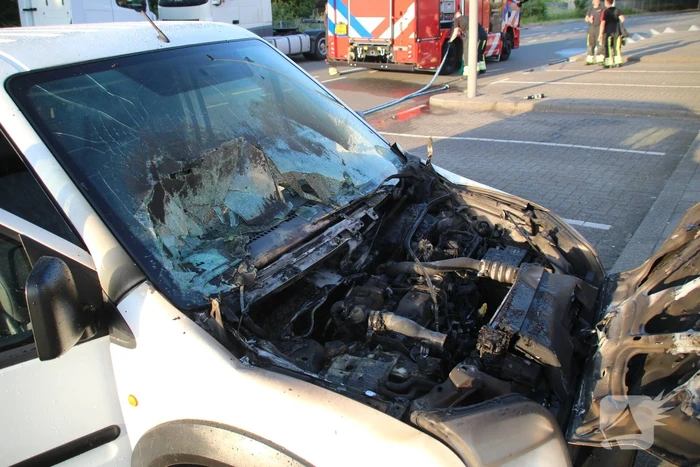 Brand verwoest motorblok van busje