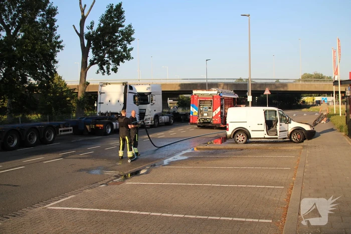 Brand verwoest motorblok van busje