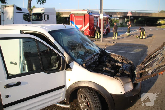 Brand verwoest motorblok van busje