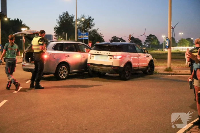 Aanrijding tussen meerdere voertuigen zorgt voor verwondingen