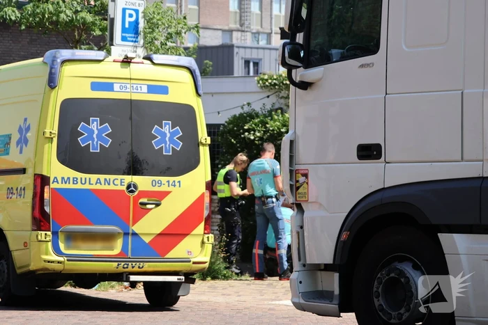 Vrouw met rollator aangereden door vrachtwagen