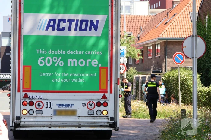 Vrouw met rollator aangereden door vrachtwagen