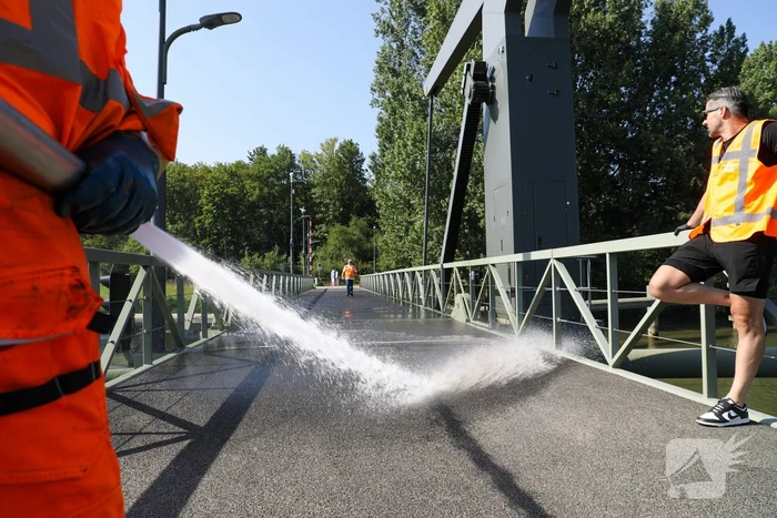 Gemeente voert koeling uit bij bruggen