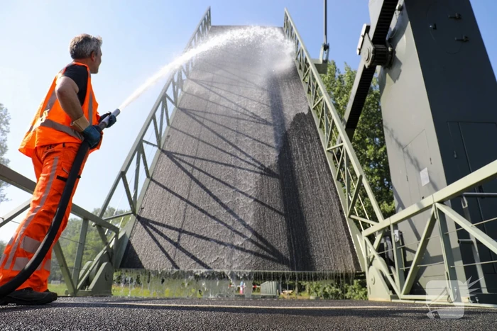 Gemeente voert koeling uit bij bruggen