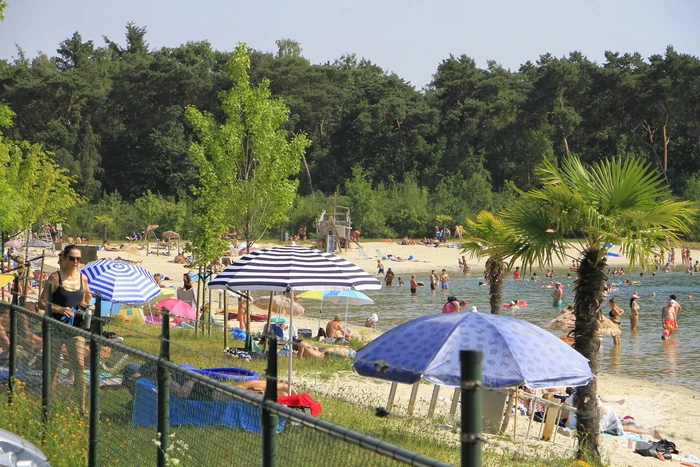 Enorme drukte bij strandlocatie