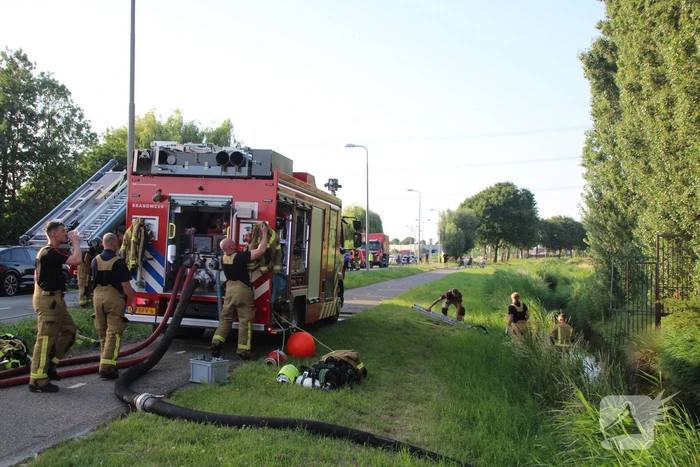 Enorme rookontwikkeling door zeer grote brand bij motorcross