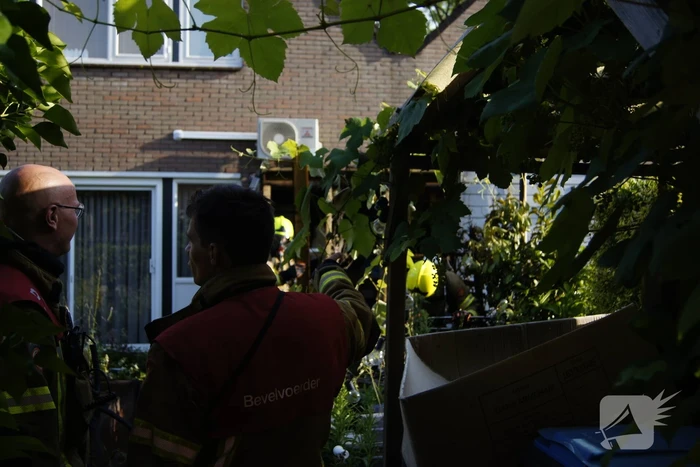 Sloopwerkzaamheden na brand in bijgebouw