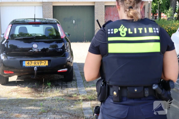 Politie doet forensisch onderzoek naar twee verdachte autobranden