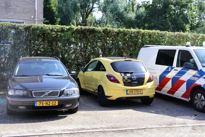 Politie doet forensisch onderzoek naar twee verdachte autobranden