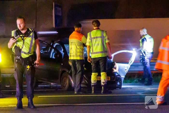 Auto slaat over de kop bij ongeval op A2