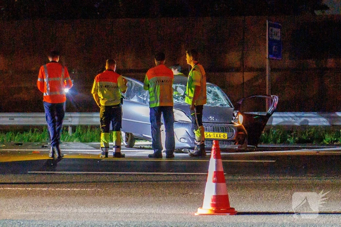Auto slaat over de kop bij ongeval op A2