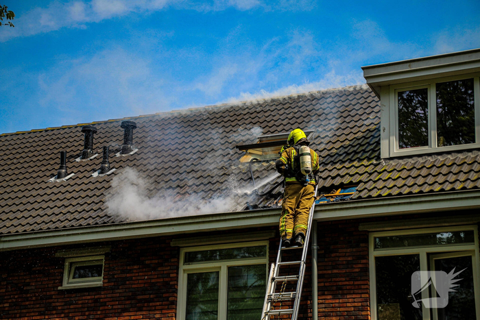 Zolderbrand veroorzaakt flinke rookontwikkeling