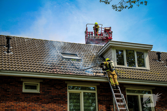 Zolderbrand veroorzaakt flinke rookontwikkeling