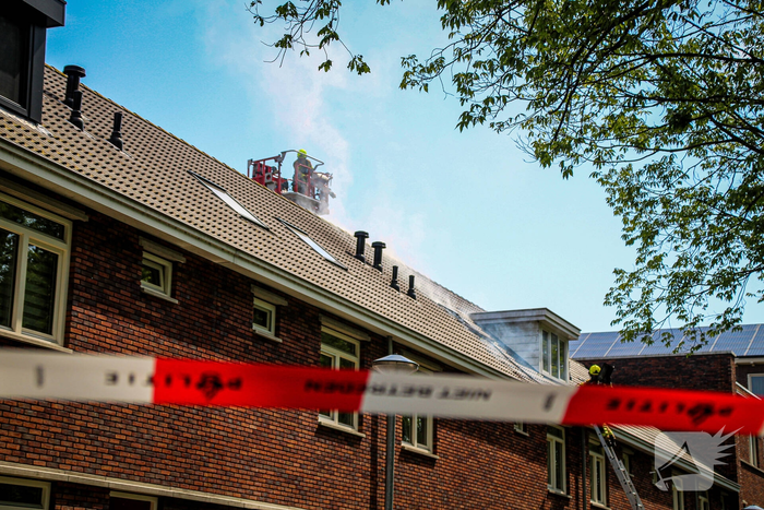 Zolderbrand veroorzaakt flinke rookontwikkeling