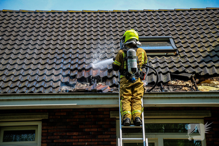 Zolderbrand veroorzaakt flinke rookontwikkeling