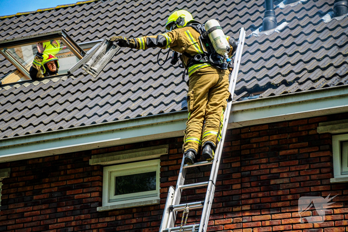 Zolderbrand veroorzaakt flinke rookontwikkeling