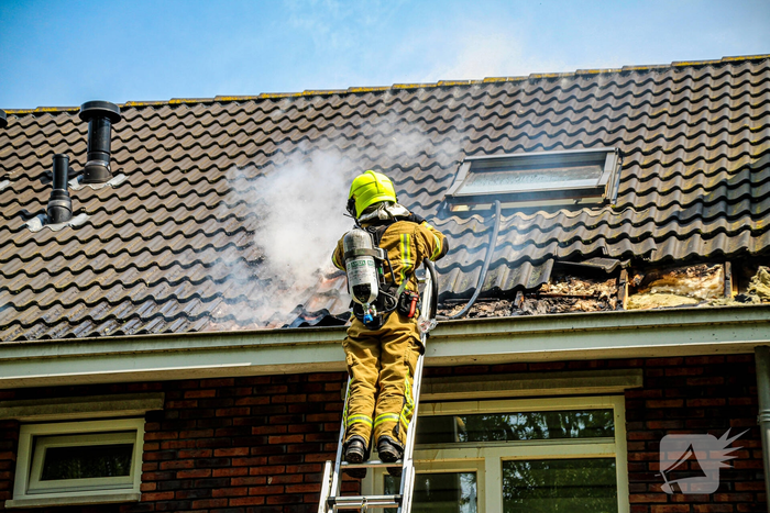 Zolderbrand veroorzaakt flinke rookontwikkeling