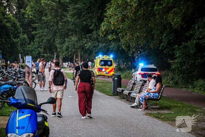 Steekincident leidt tot ernstig gewonde bij drukke plas