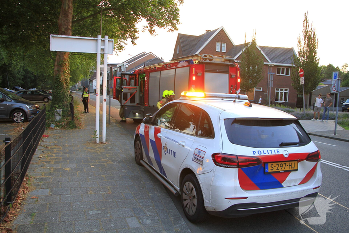 Auto volledig uitgebrand op parkeerplaats