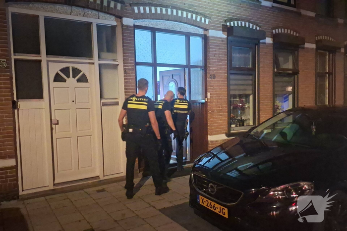 Meerdere slachtoffers door pepperspray, politie valt woning binnen