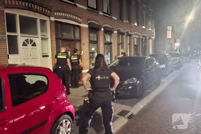Meerdere slachtoffers door pepperspray, politie valt woning binnen